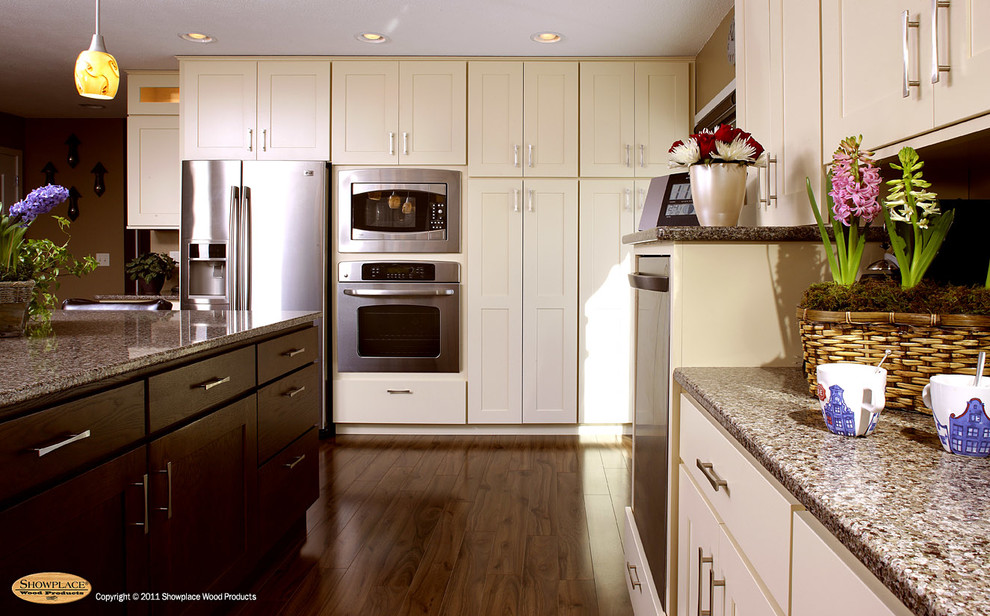 Kitchen - traditional kitchen idea