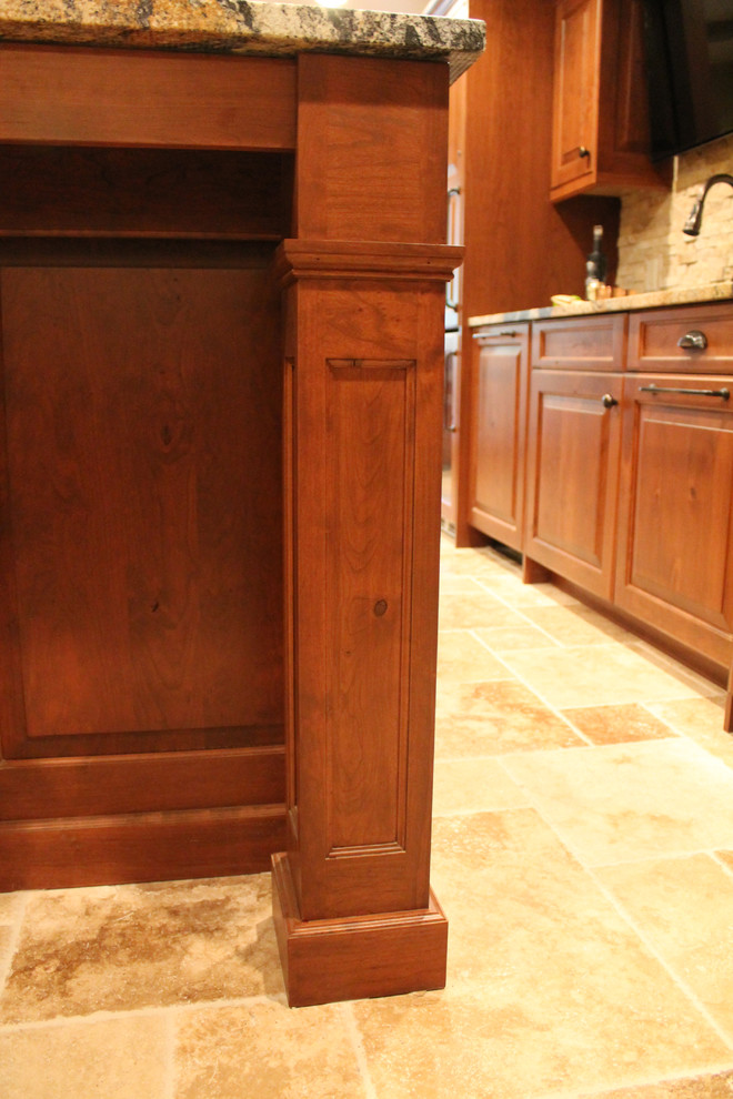 Mountain style kitchen photo in Milwaukee