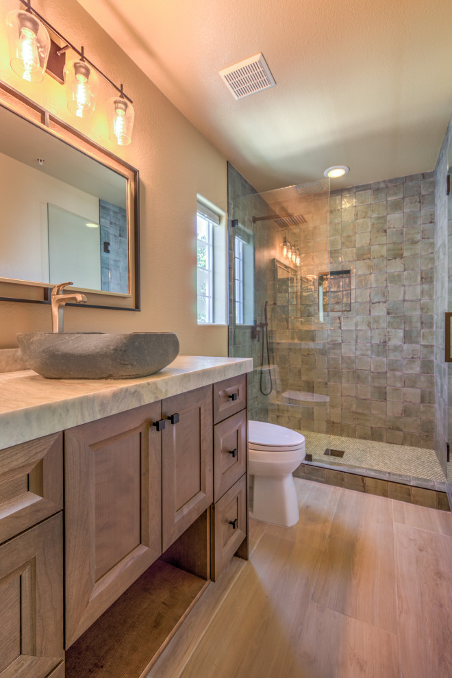 Transitional home design photo in Las Vegas