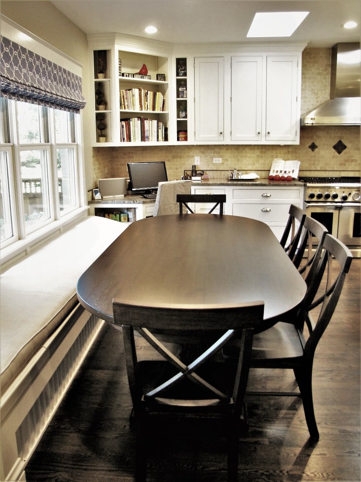 Kitchen - kitchen idea in Chicago
