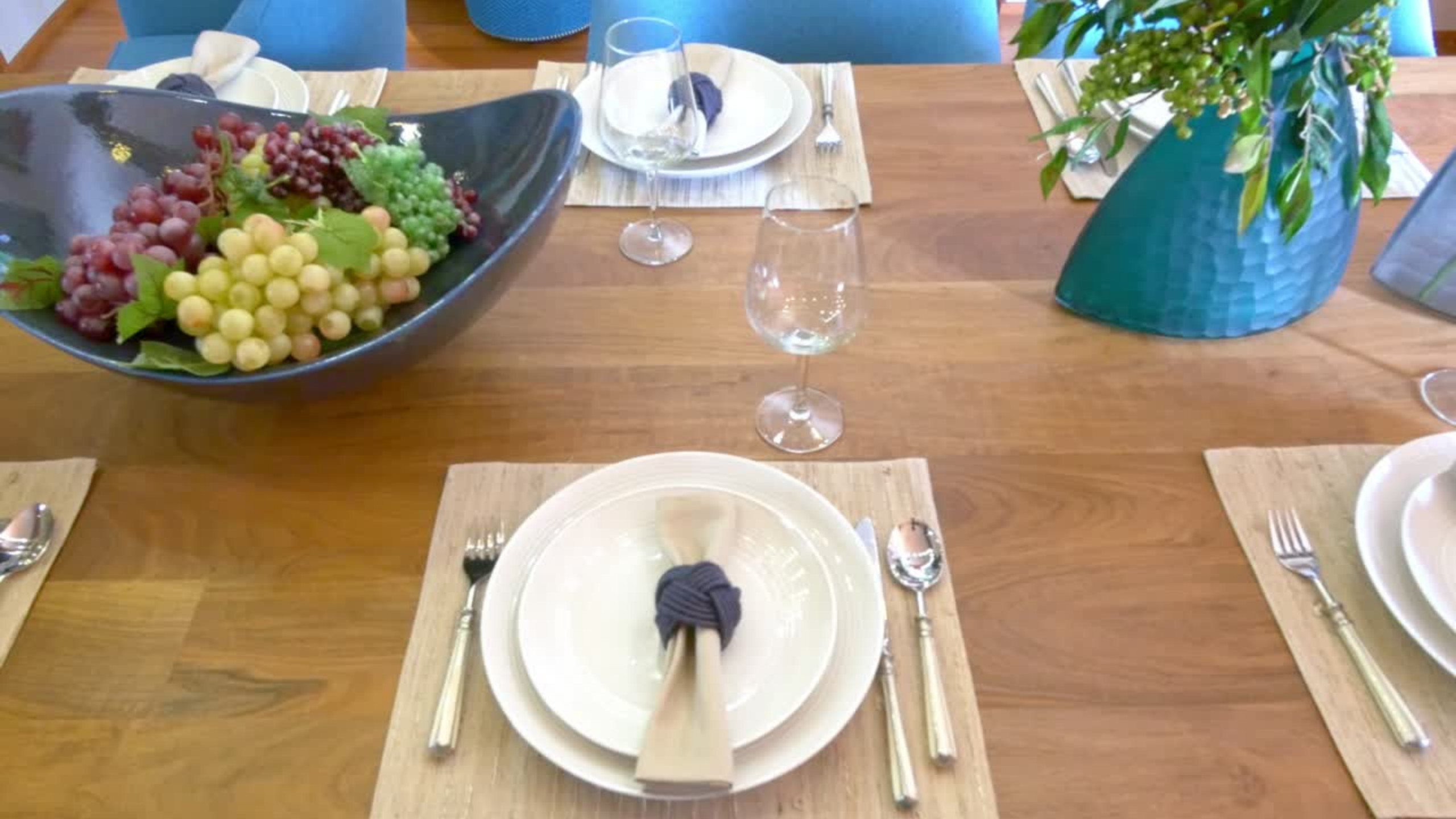 Glamorous Dining Room with Statement Decor in Beckenham
