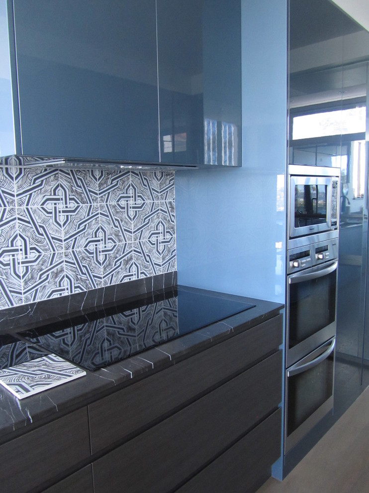 Photo of a contemporary eat-in kitchen in Sydney with ceramic splashback.