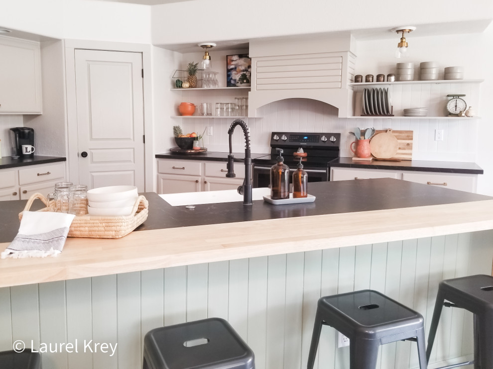Inspiration for a transitional kitchen remodel in Phoenix