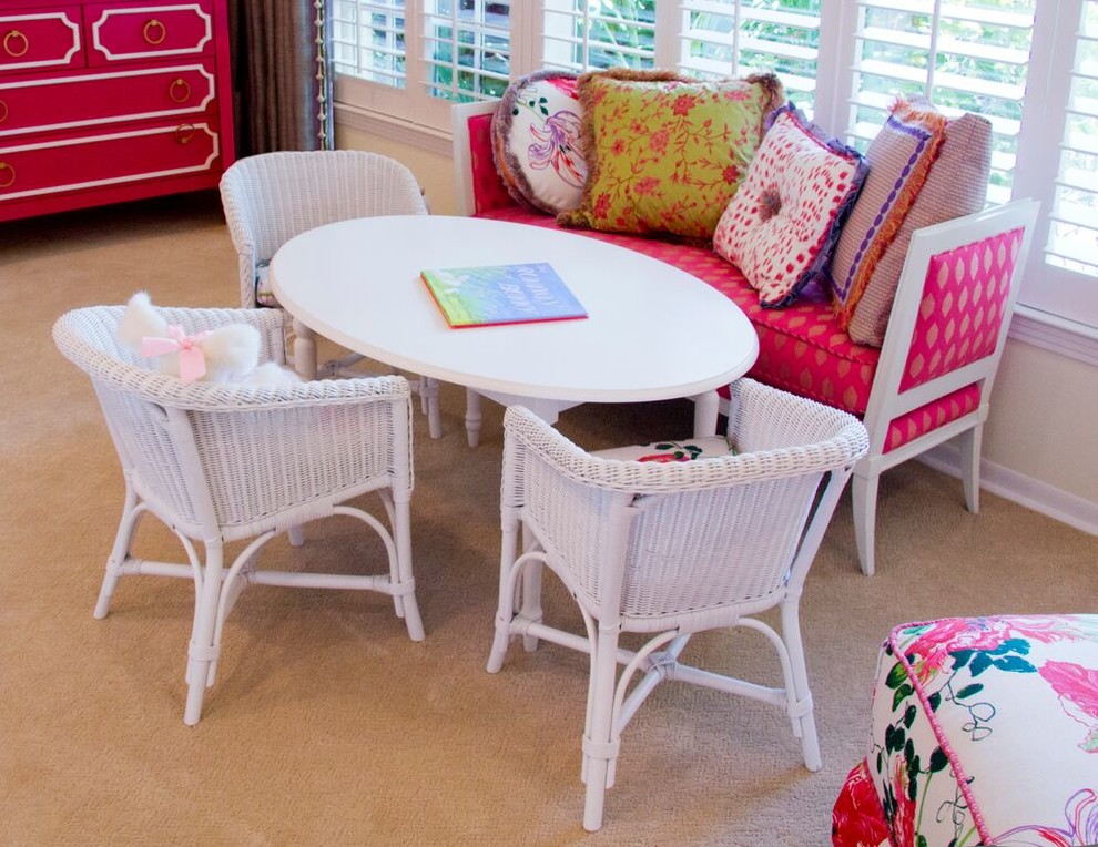 Example of a transitional home design design in Austin