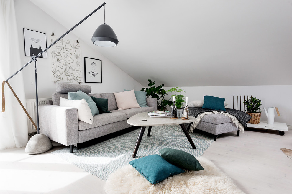 Photo of a mid-sized scandinavian living room in Gothenburg with white walls and light hardwood floors.