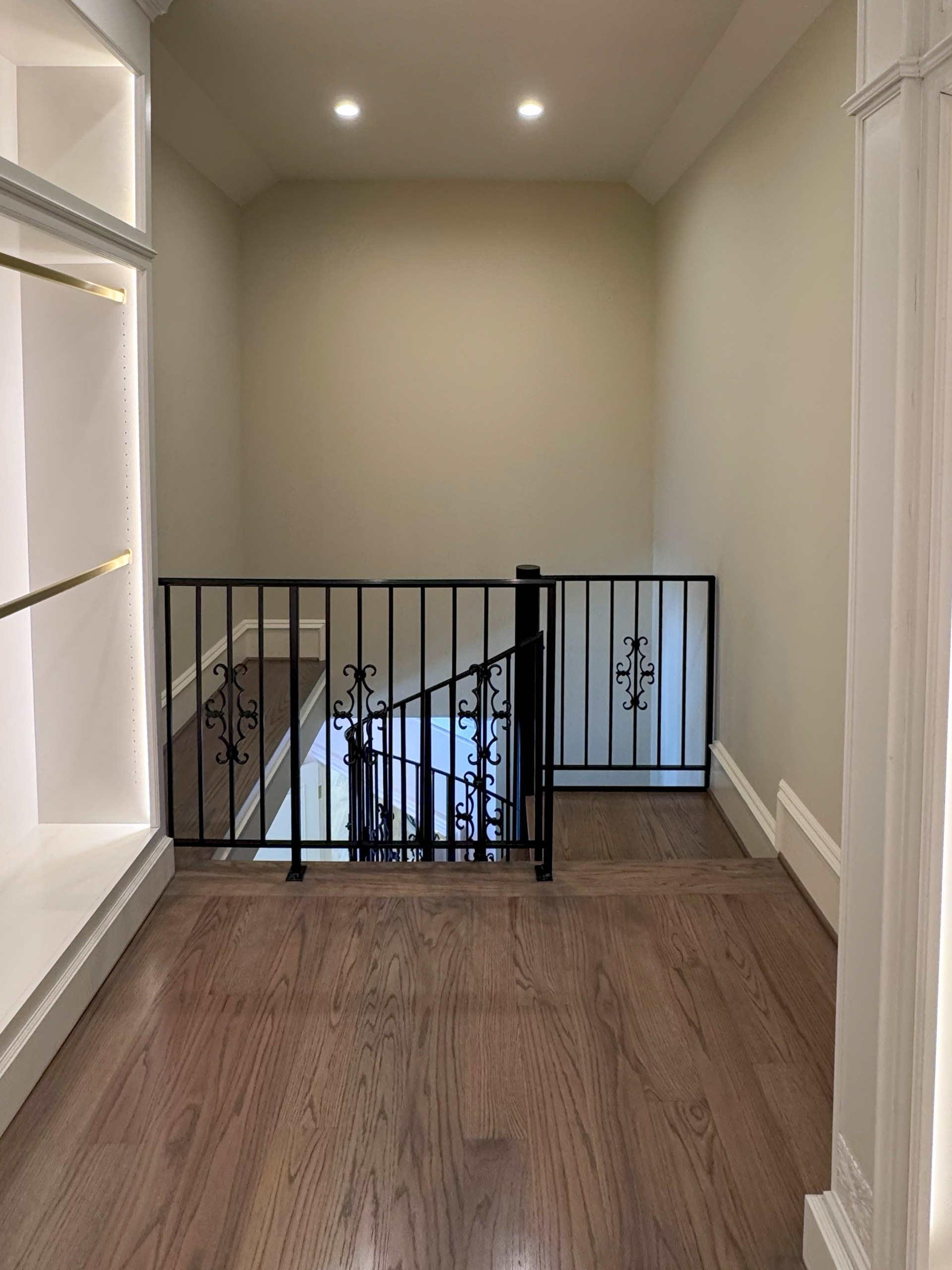 135_Vibrant Staircase with Touch of Historic Grandeur, Great Falls, VA 22066