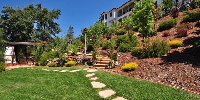 Pathways contemporary-garden