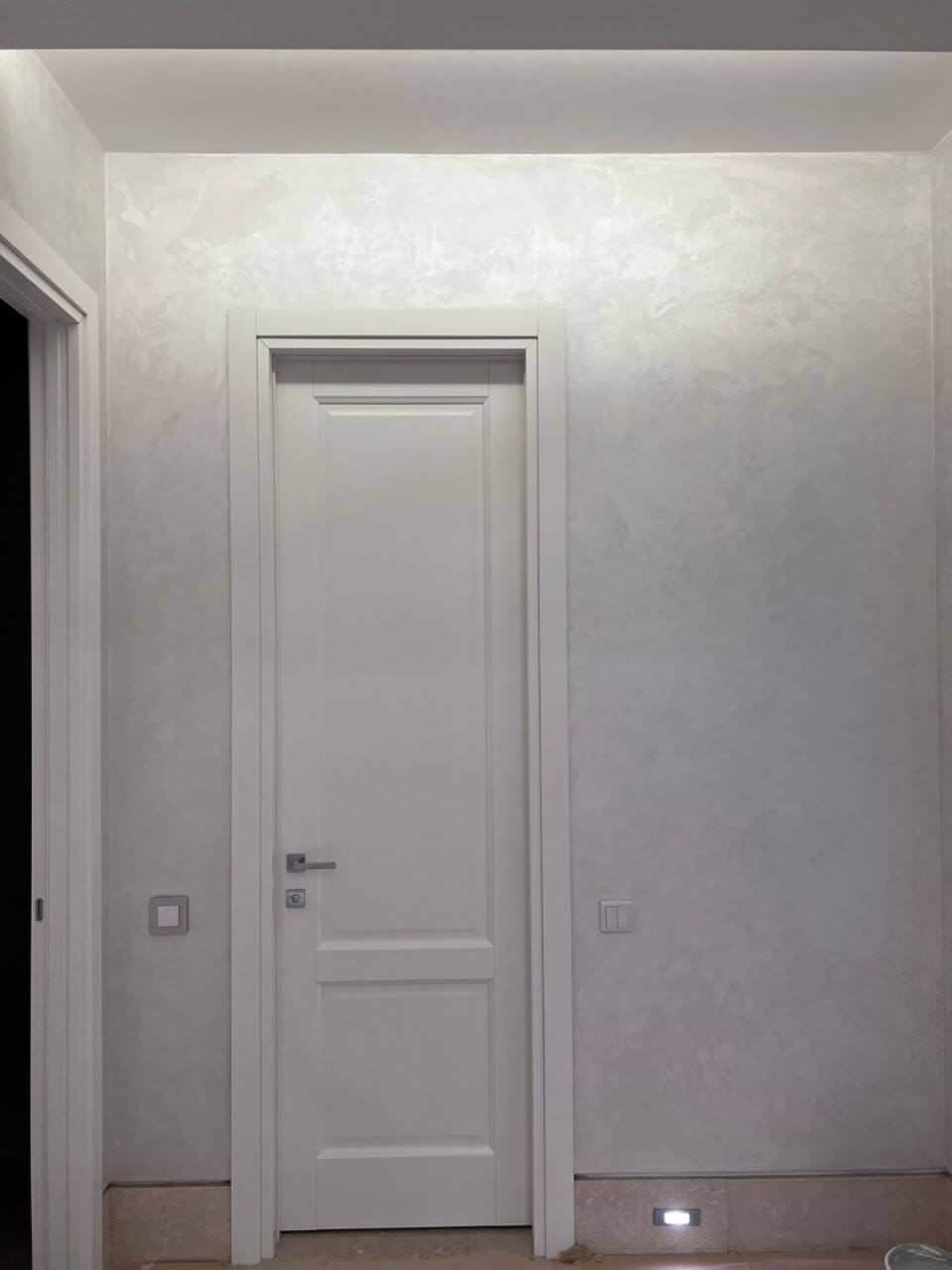 Декоративная штукатурка под классический шелк в интерьере квартиры