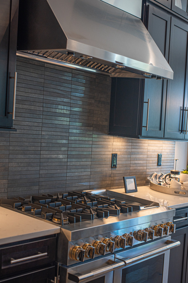Kitchen - kitchen idea in Denver