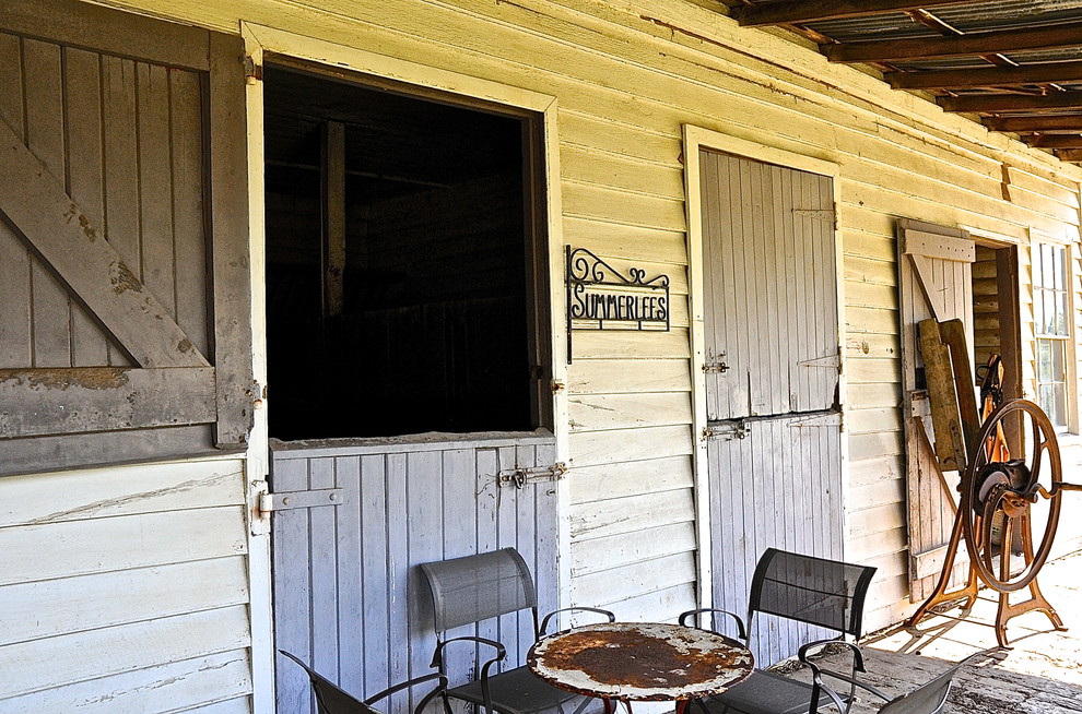 Inspiration for a traditional verandah in Sydney.