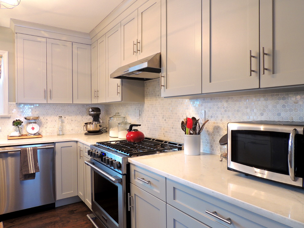 Kitchen - transitional kitchen idea