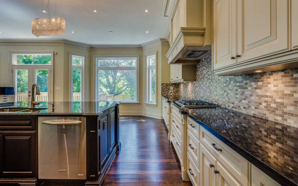 Transitional kitchen photo in Toronto