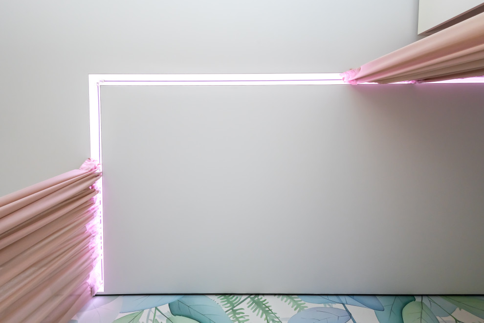 Установка натяжных потолков в квартире.