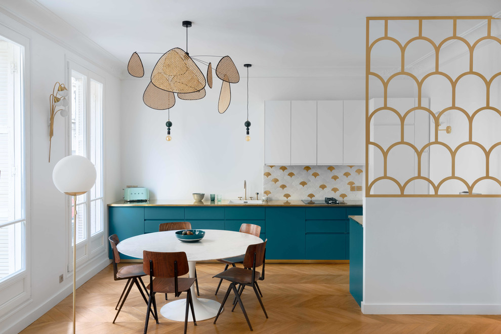 Scandinavian eat-in kitchen in Paris with a single-bowl sink, flat-panel cabinets, turquoise cabinets, multi-coloured splashback and medium hardwood floors.
