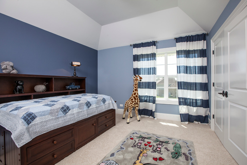 Design ideas for a mid-sized traditional kids' bedroom for kids 4-10 years old and boys in Chicago with blue walls and carpet.