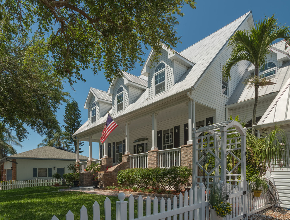 This is an example of a traditional exterior in Tampa.