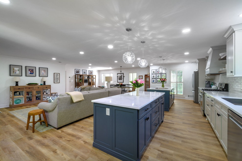 Home design - transitional home design idea in Atlanta