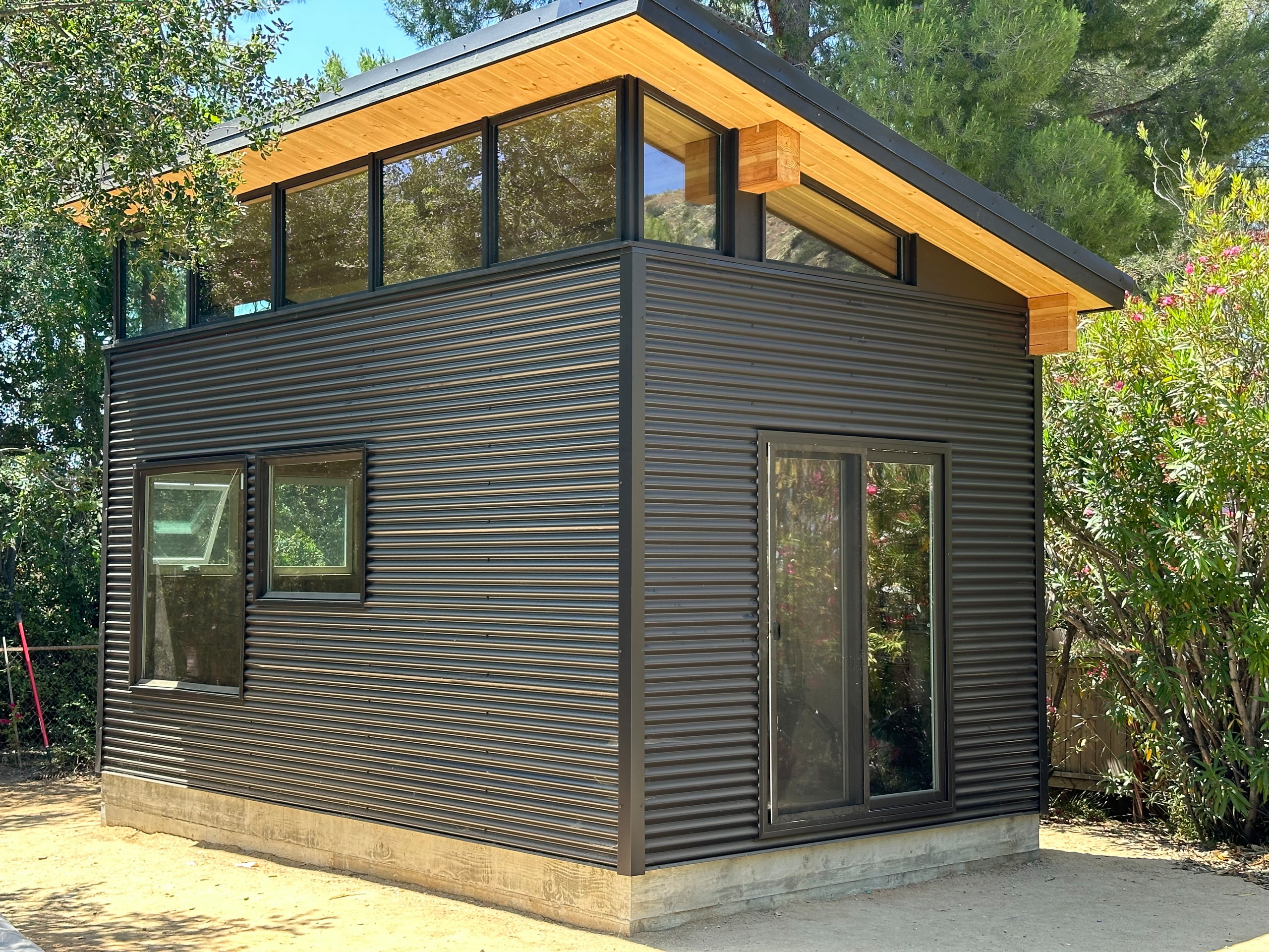 Detach Executive Office