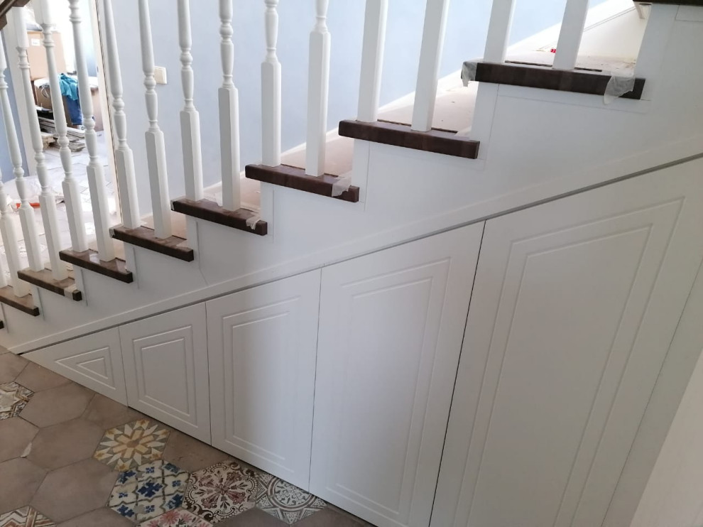 Облицовка лестинцы в классическом стиле