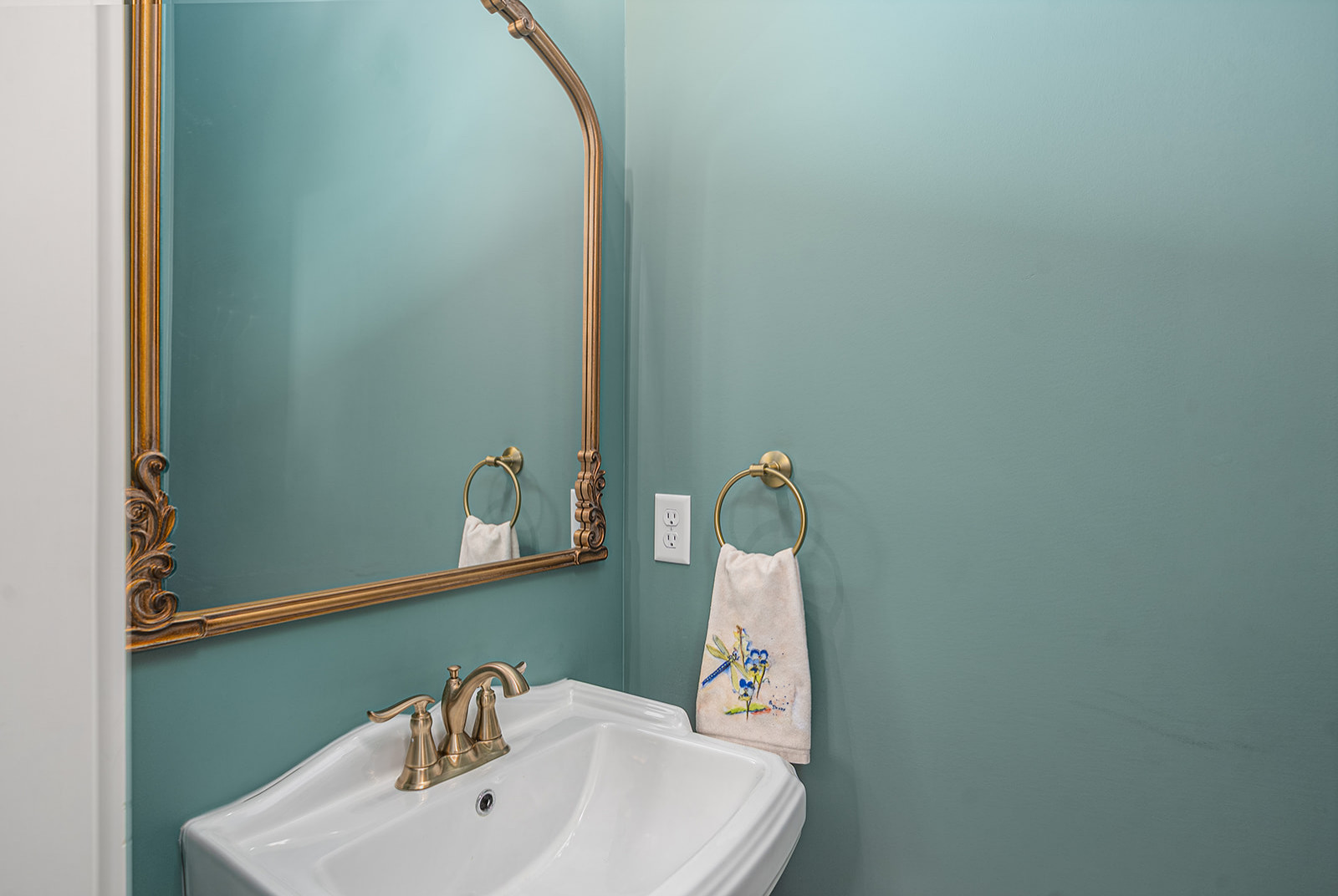 The Dragonfly Cottage/Carriage House