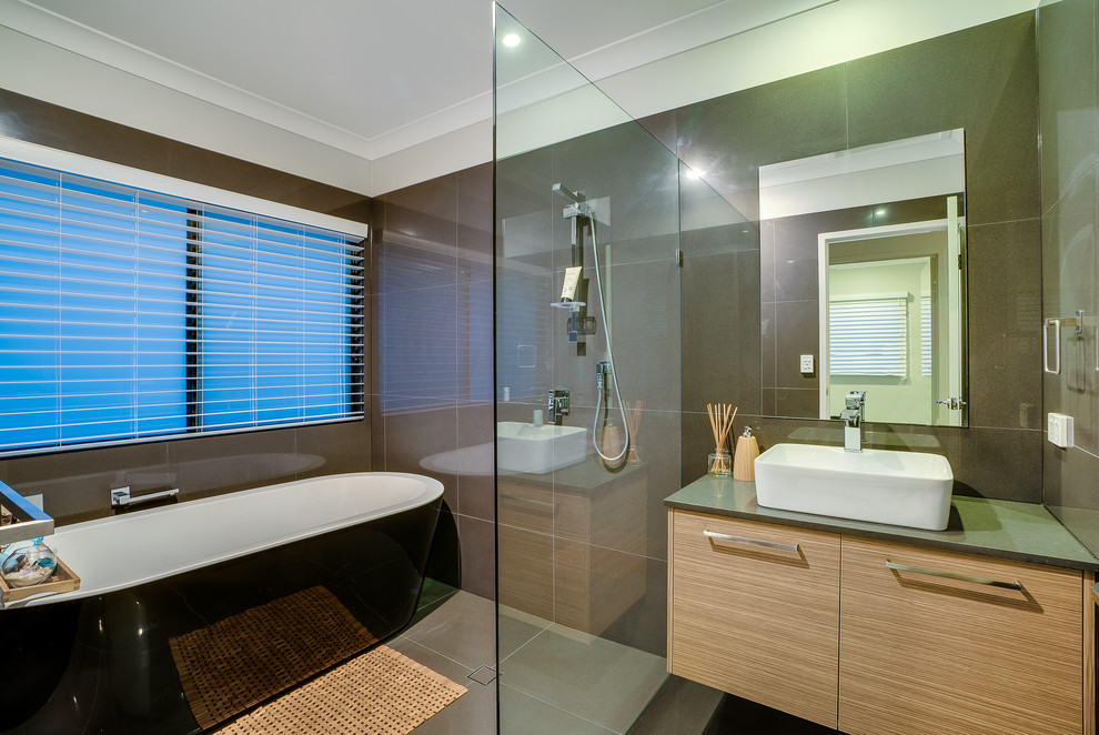 Inspiration for a contemporary bathroom in Brisbane.