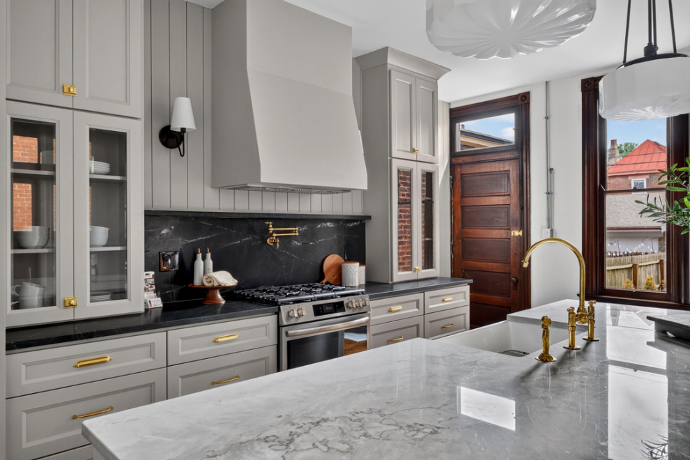 Kitchen - kitchen idea in Cincinnati