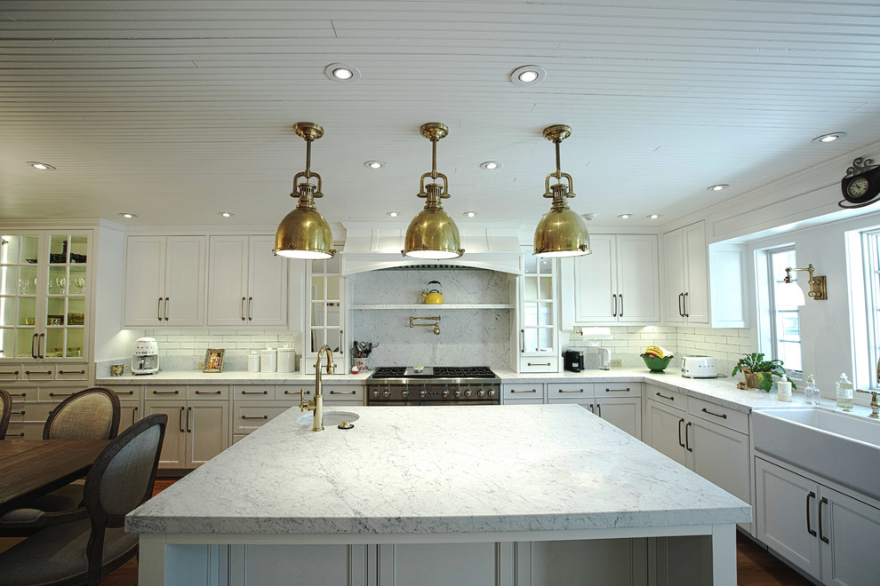 Example of a transitional kitchen design in Chicago