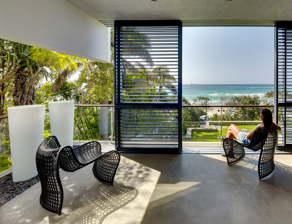 Photo of a mid-sized contemporary balcony in Gold Coast - Tweed with with privacy feature.