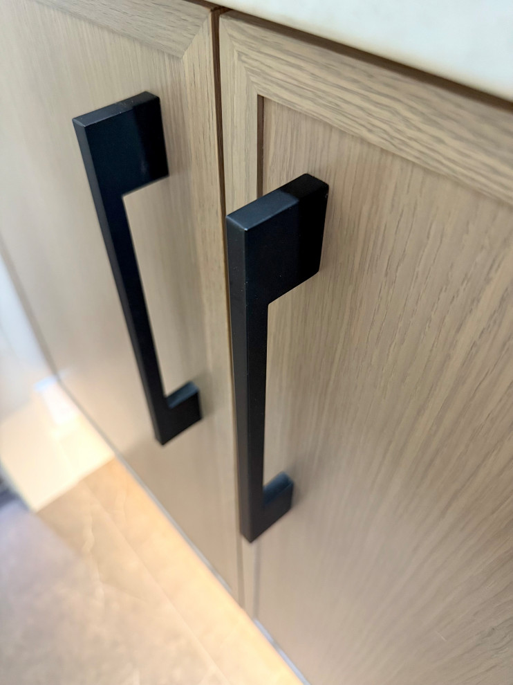 Jamaica Waterfront Bathroom – Sarasota Coastal Modern