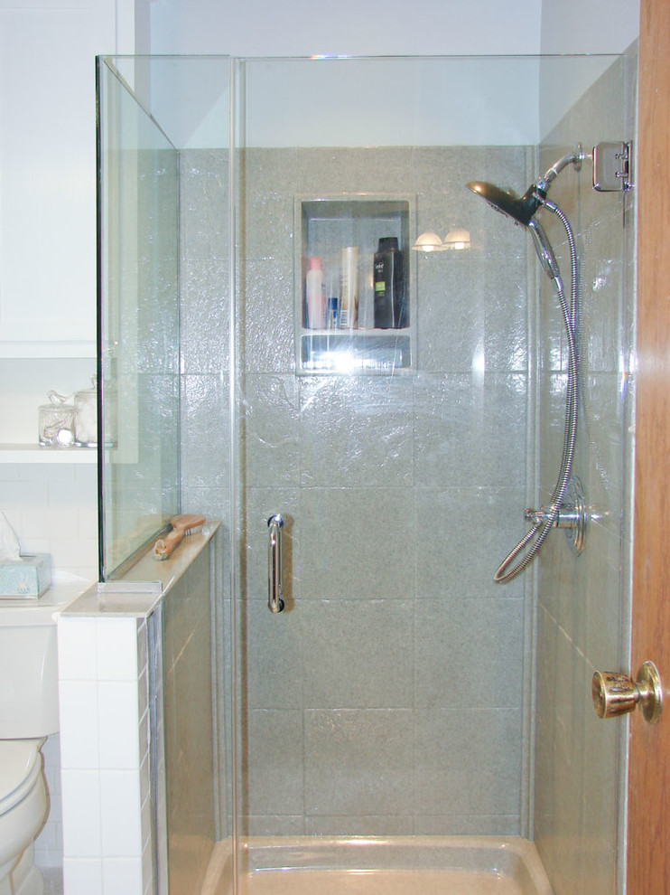Mid-sized transitional 3/4 white tile and subway tile corner shower photo with shaker cabinets, white cabinets, a two-piece toilet, blue walls, an undermount sink and quartz countertops