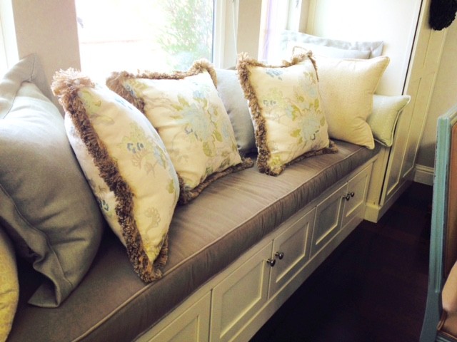 Bench Seat with Cushion and Decorative Pillows