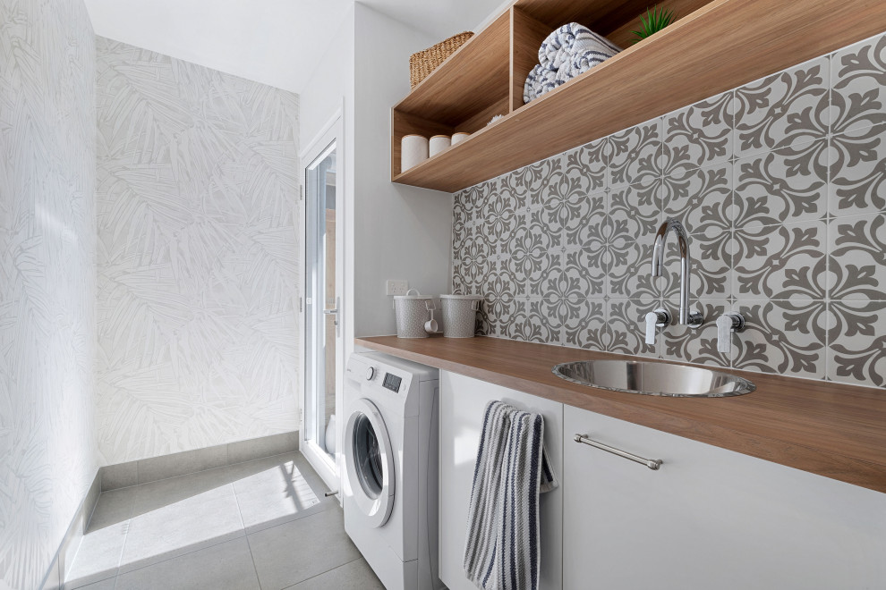 Little Hampton in Madeleine St - Beach Style - Laundry Room - Sunshine ...