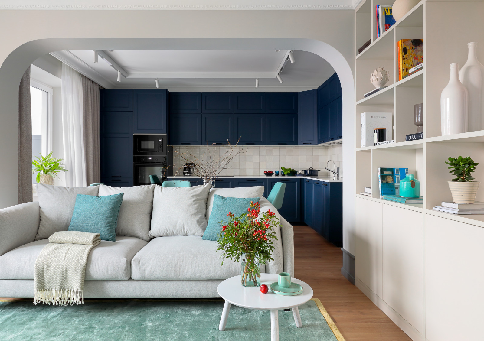 Квартира с синей кухней и детской комнатой