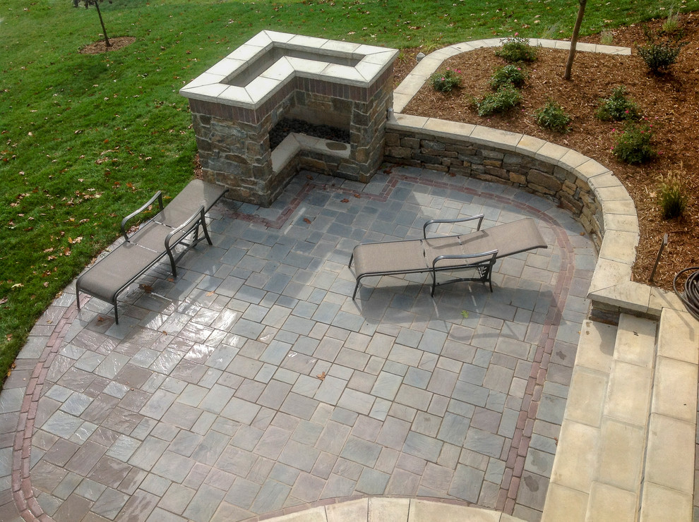 Traditional backyard patio in Grand Rapids with natural stone pavers.