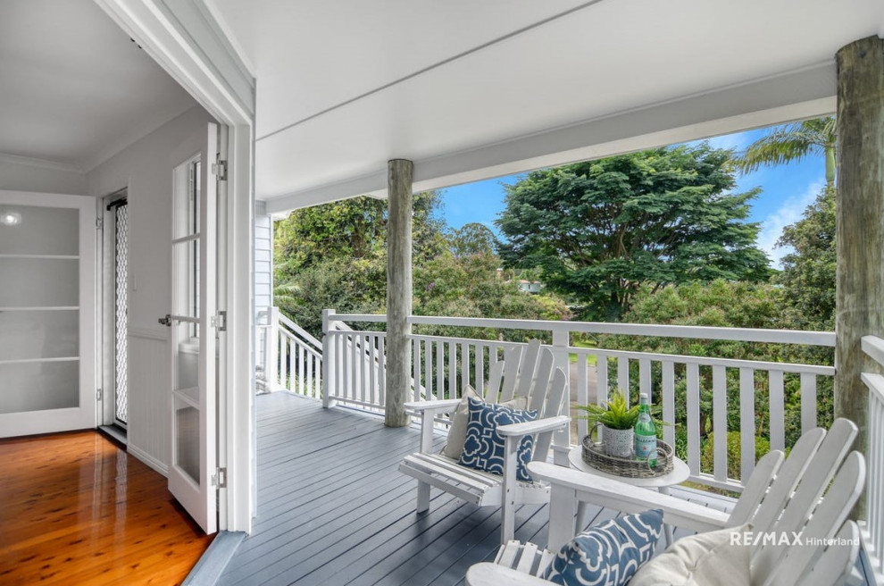 Transitional balcony in Sunshine Coast.