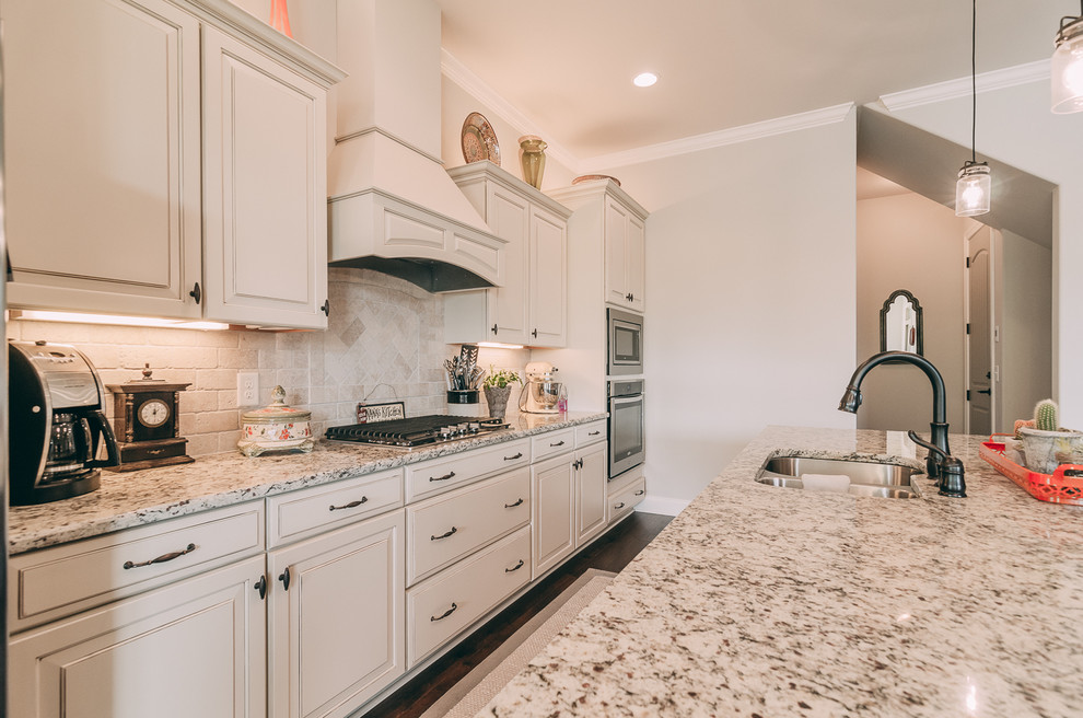 Inspiration for a transitional home design remodel in Nashville