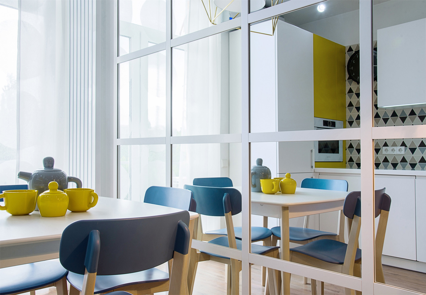 Яркий интерьер на 44 метрах