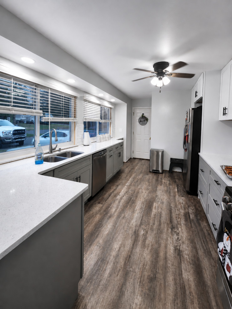 Jackson / White & Grey Shaker Kitchen