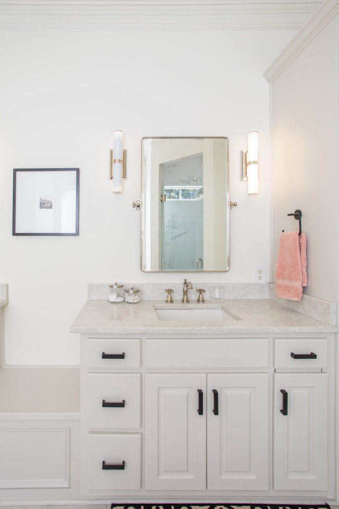 Example of a transitional home design design in Atlanta