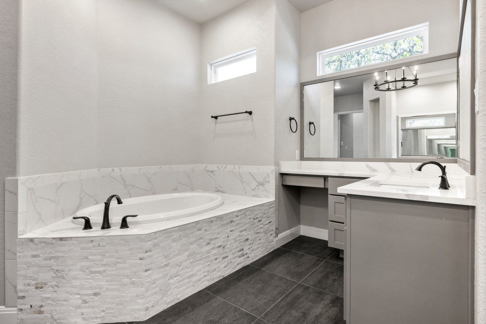 Transitional bathroom photo in Austin