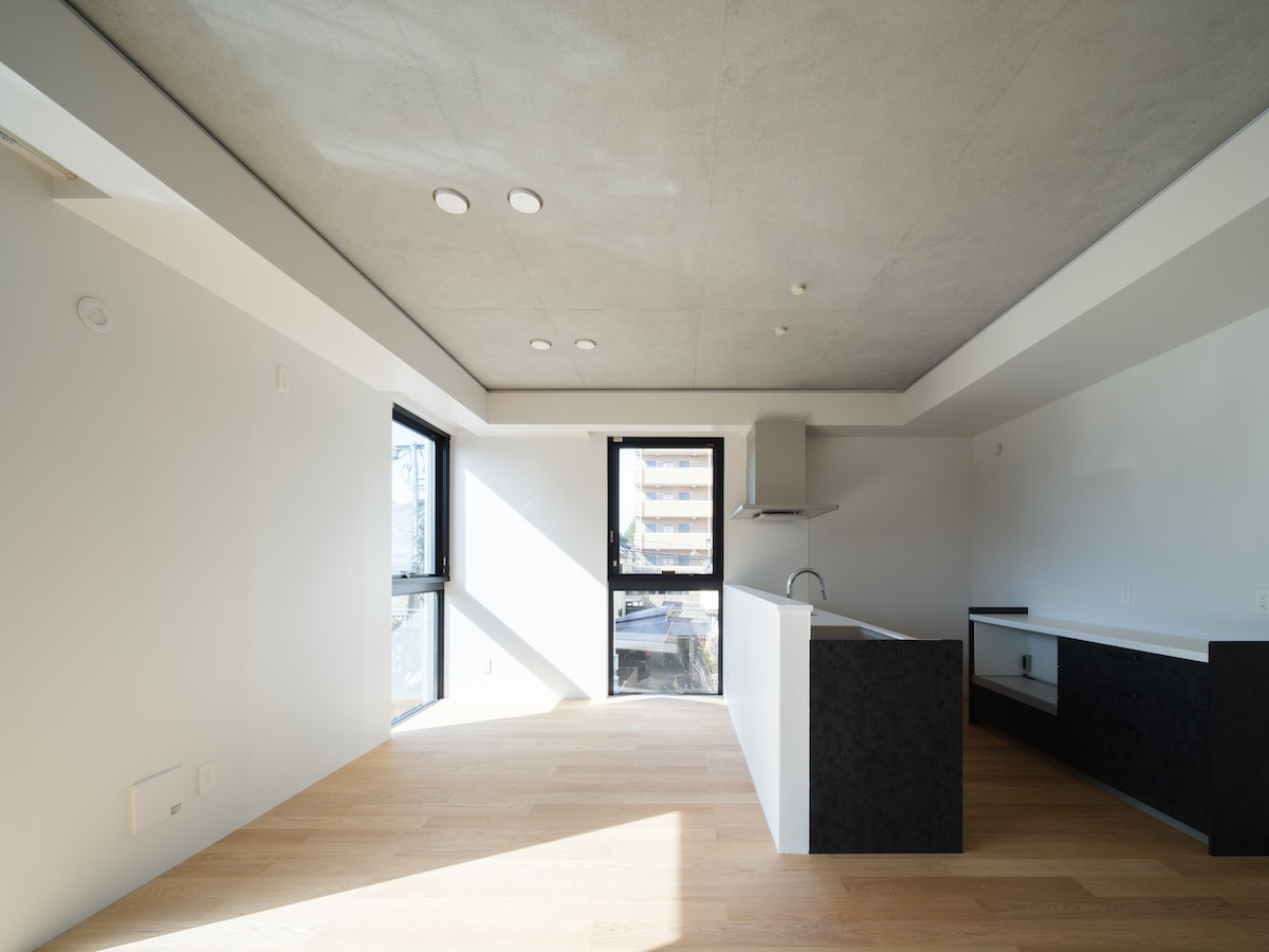 Minimalist kitchen photo in Tokyo