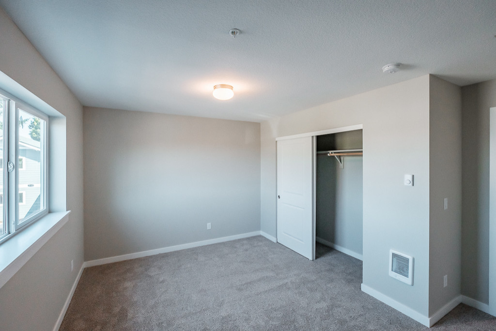 Plymouth Hills Apartments