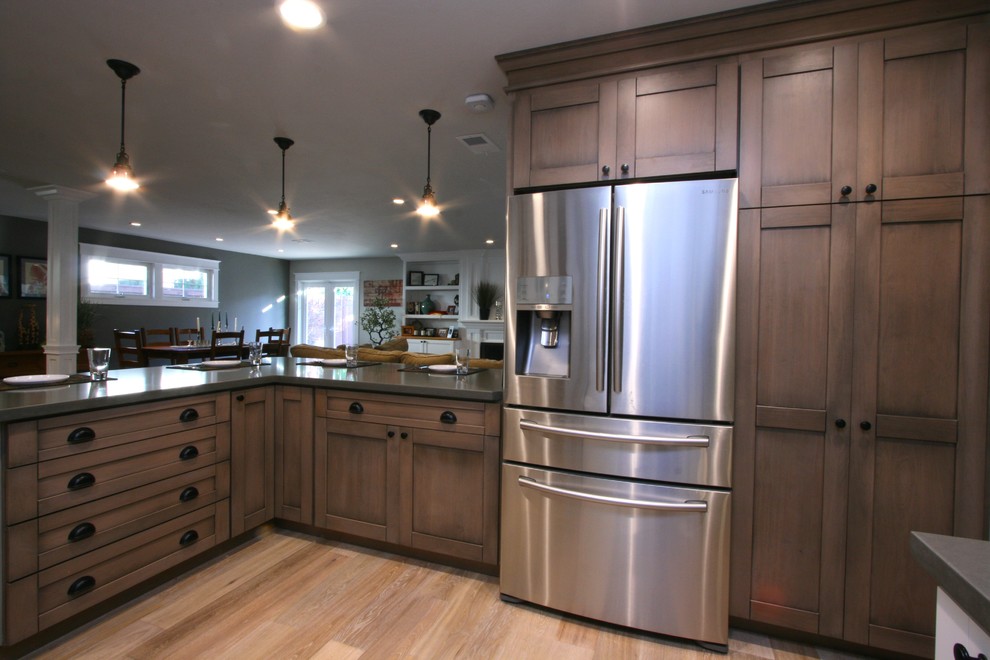 Photo of an arts and crafts kitchen in Orange County.