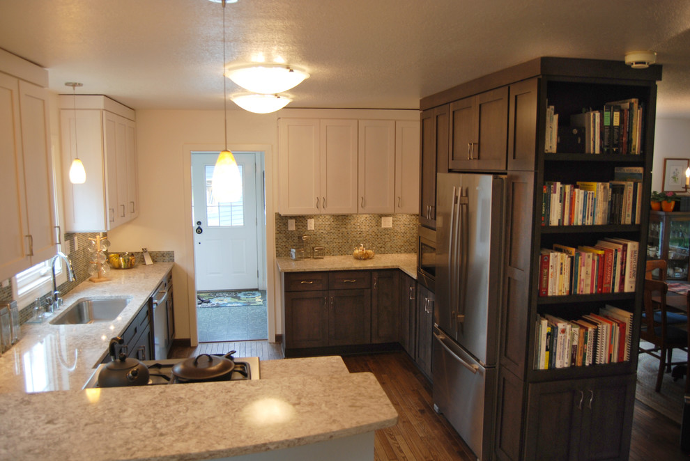 Kitchen - transitional kitchen idea