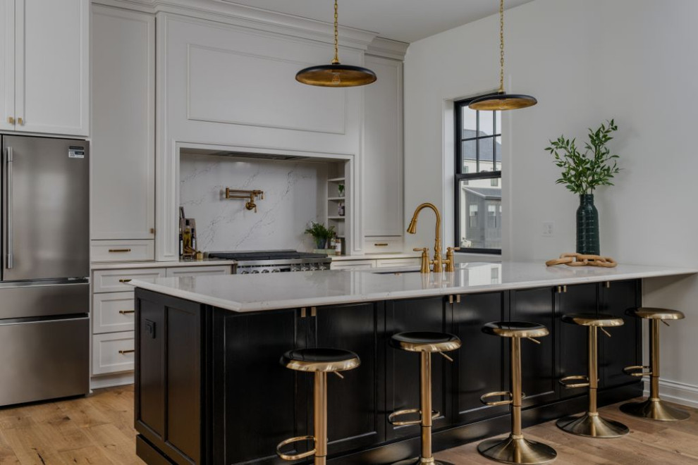 Kitchen - transitional kitchen idea in Columbus