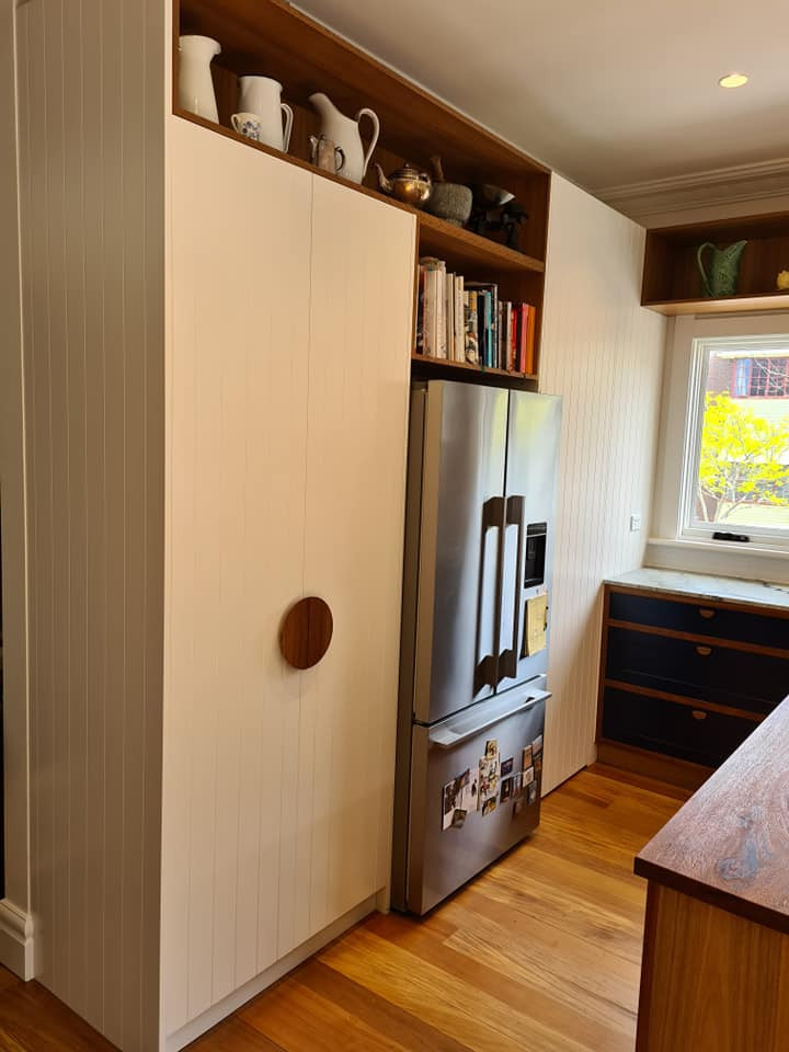 Warm Timber & Dark Navy Contrast