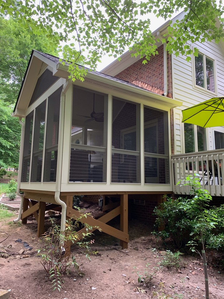 Small modern side yard screened-in verandah in Raleigh.