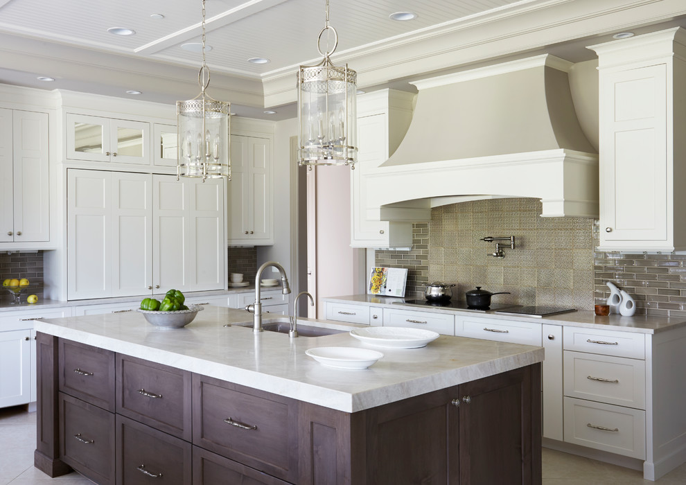 Transitional kitchen photo in Chicago