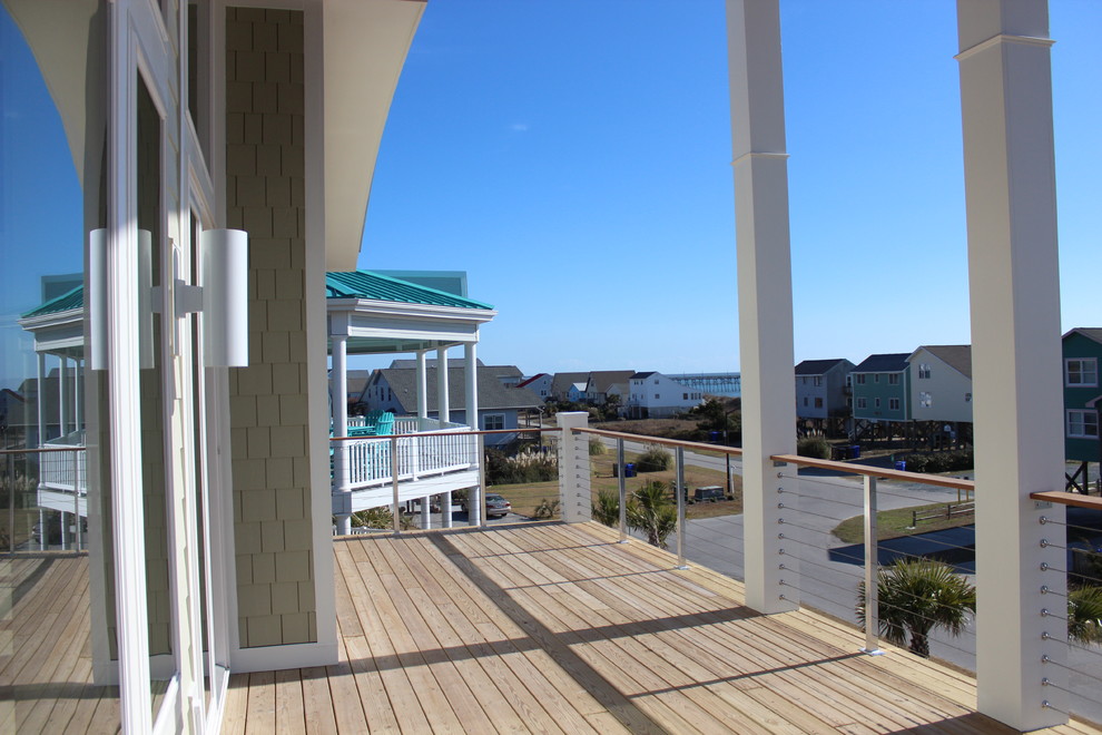 Beach style deck photo in Wilmington