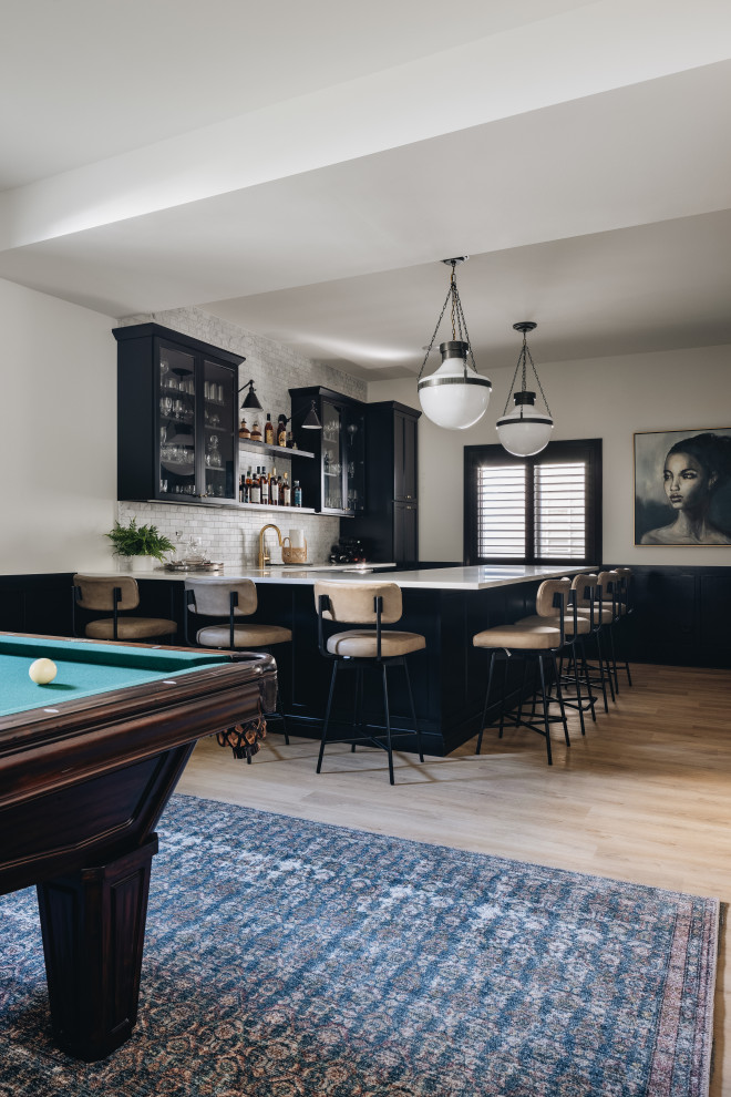Example of a transitional basement design in Chicago